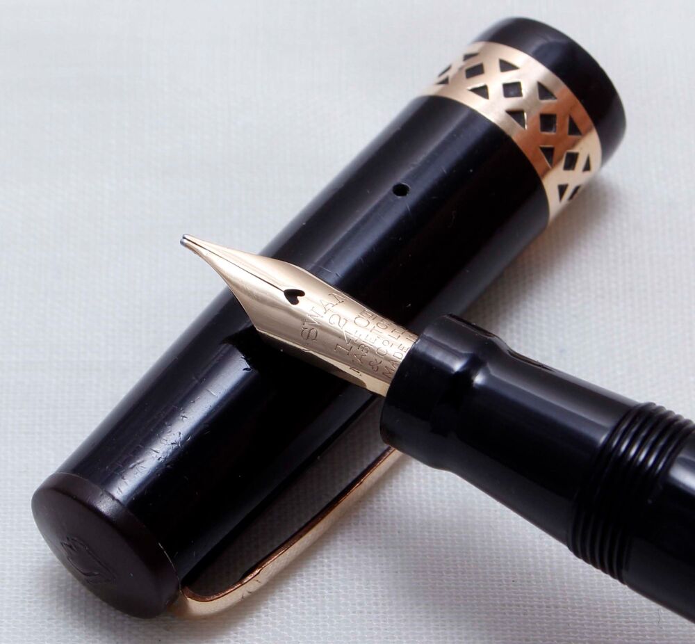 4107 - Swan (Mabie Todd) Visofil Fountain Pen in Classic Blackc.1935. Mediu