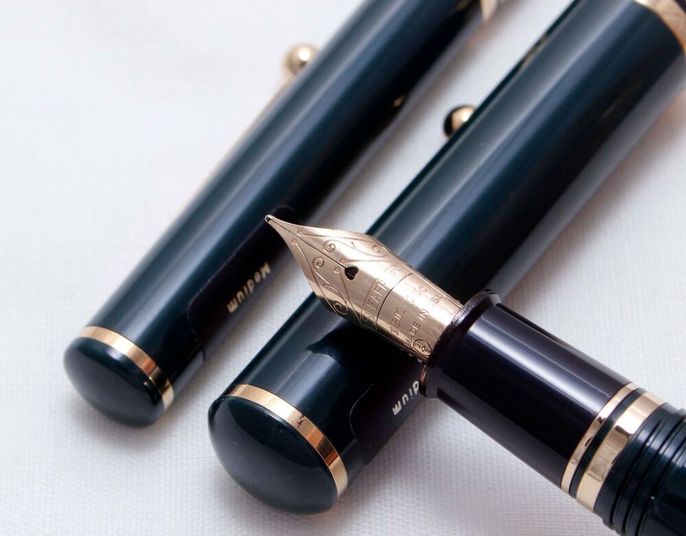 4154 Sheaffer Connoisseur Fountain Pen and Ball Pen set in Dark Green. Medi