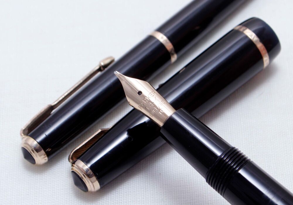 4170 Parker Duofold Junior Fountain Pen and Pencil Set in Classic Black, c1