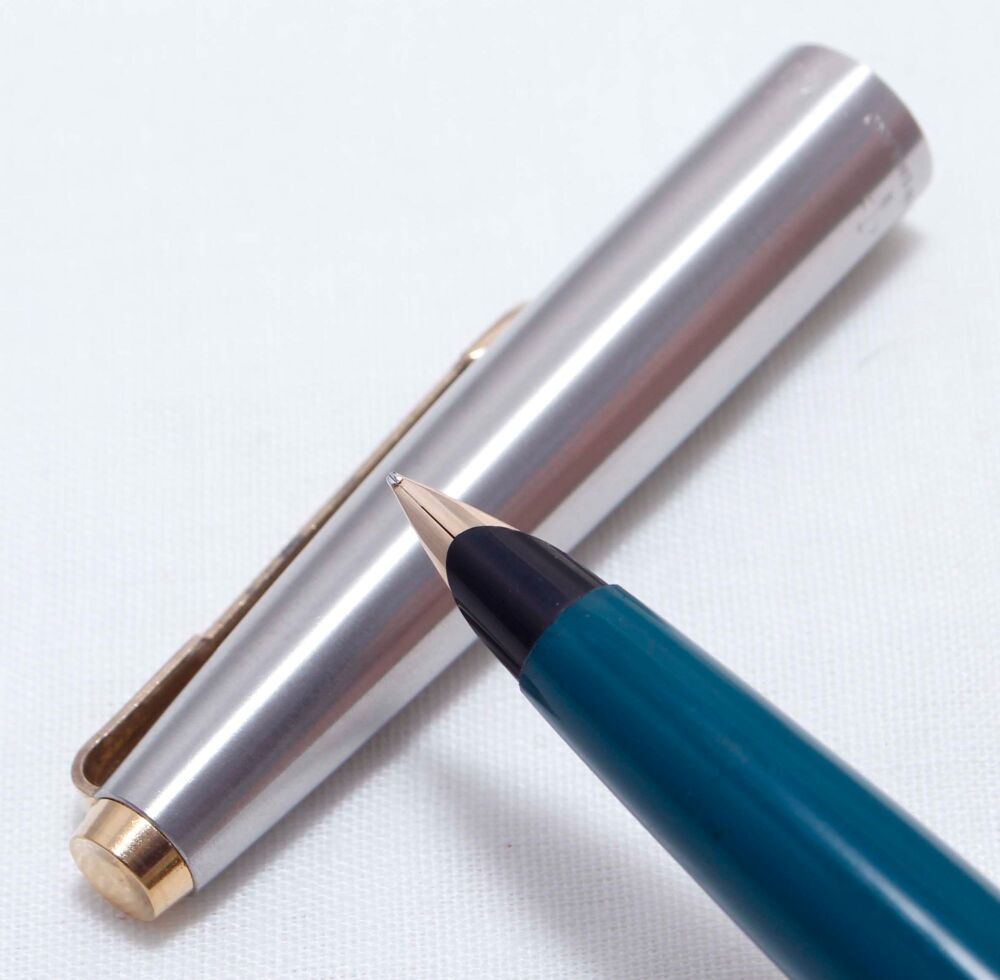 4183 Parker 45 GT in Teal Blue. Smooth Fine 14ct nib.
