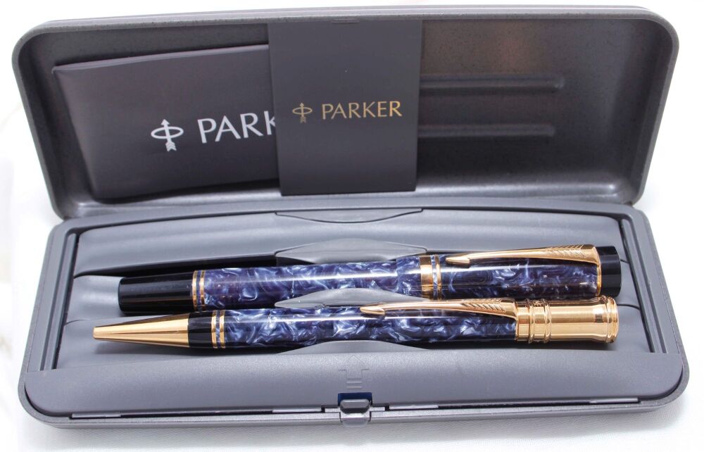 4198 Parker Duofold International Fountain Pen and Ball Pen Set in Blue Marble. Fabulous Broad Oblique Italic FIVE STAR Nib. Mint and Boxed.