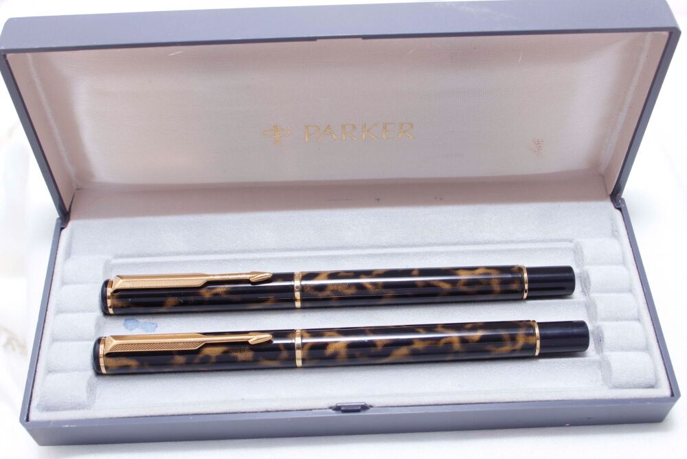 4200 Parker Rialto Fountain Pen and Rollerball set in Laque Dusk. Broad Nib. Mint and Boxed.