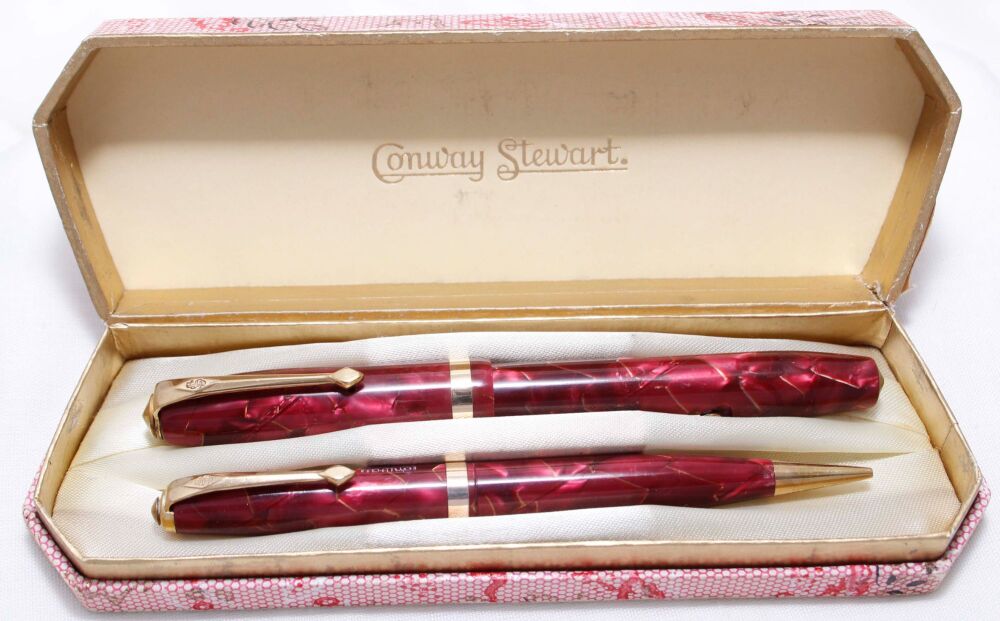 4204 Conway Stewart No.84 Fountain Pen and Propelling Pencil Set in Burgund