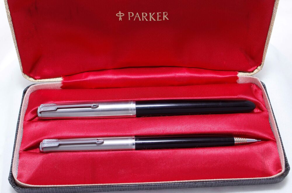 4206 Parker 51 Double Set in Classic Black with Lustraloy caps. Boxed. Medi