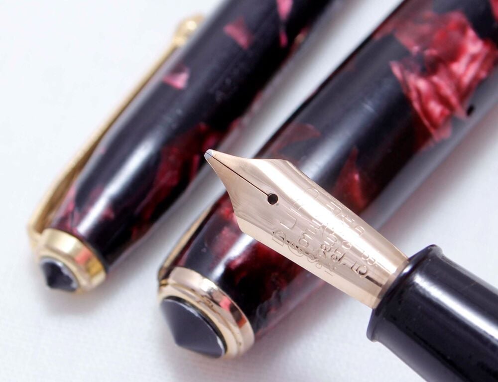 4257 Conway Stewart No.58 Fountain Pen and Pencil in Burgundy Marble. Smoot