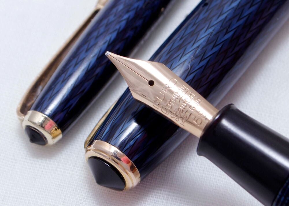 4261 Conway Stewart No.58 Fountain Pen and Pencil in Blue Herringbone, Smooth Medium FIVE STAR Nib.