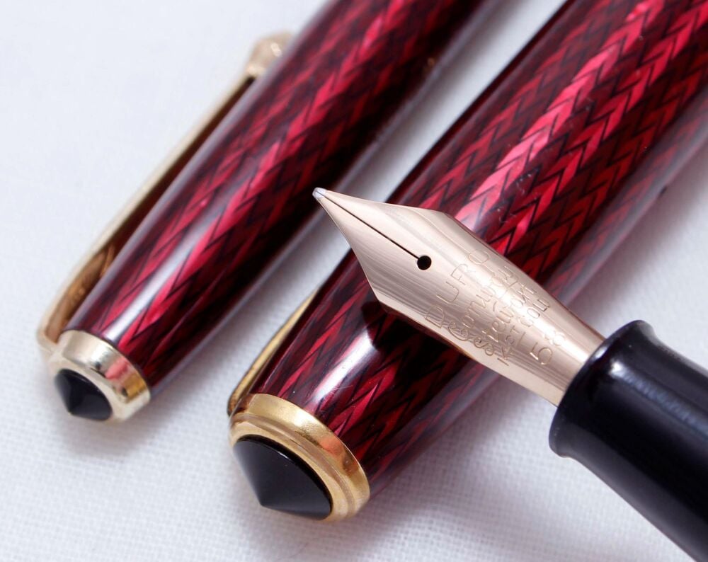 4262 Conway Stewart No.58 Fountain Pen and Pencil in Red Herringbone, Smooth Fine FIVE STAR Nib.