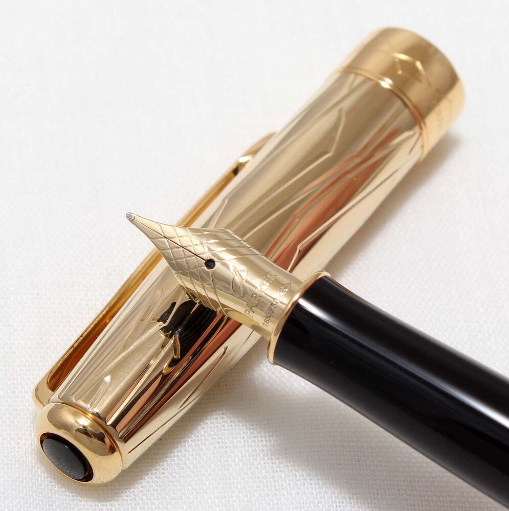 4271 Parker Sonnet 'Gift Edition' Fountain Pen in Terracotta. 18ct Medium N