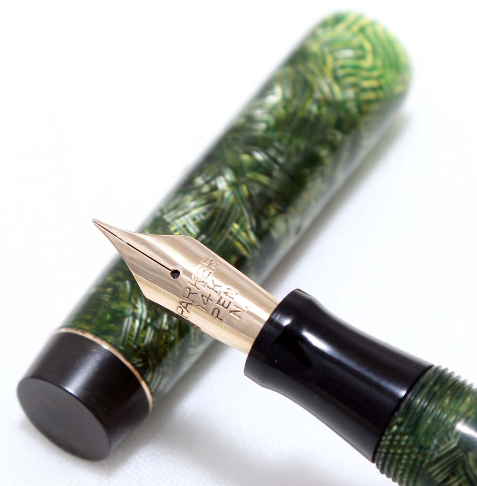 4284 Parker Victory Mk I in Lined Green and Silver Marble, c1941. Smooth Fi