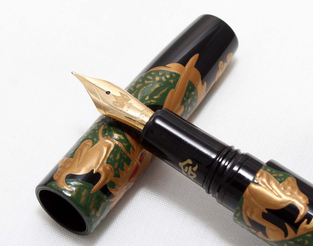 3624a Twico Maki-e "Green Dragon" Limited Edition Fountain Pen in Black Urushi. Smooth Broad 18ct FIVE STAR Nib. No. 6 of 10.