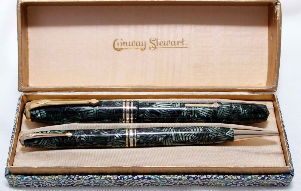 4299 Conway Stewart No.58 Fountain Pen and Pencil in Lined green Marble. Sm