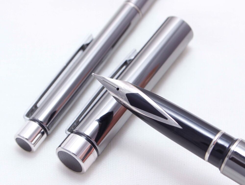4141 Sheaffer Targa Classic Fountain Pen set in Metallic Gunmetal. Medium F
