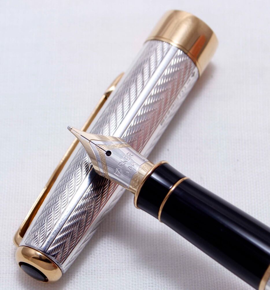 4393 Parker Sonnet Fountain Pen in Sterling Silver Fougere. 18ct Medium FIV