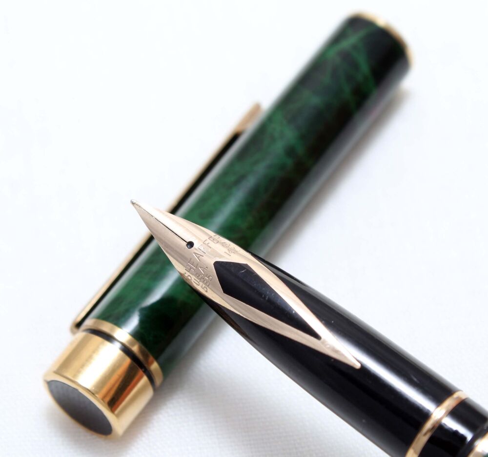 4417 Sheaffer Targa 1038 Laque Green Ronce Fountain Pen. Fine FIVE STAR nib