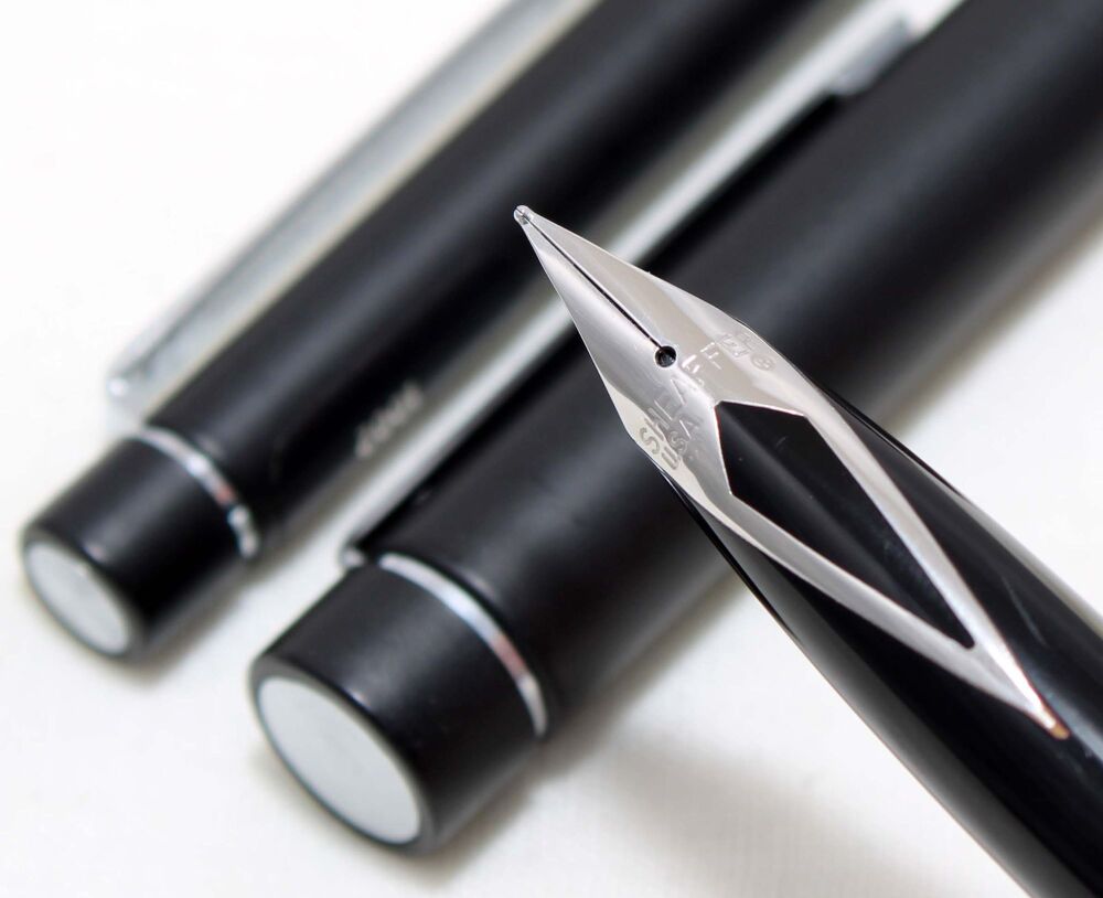 4502 Sheaffer Targa Classic 1002 Matt Black Fountain Pen and Pencil Set. Medium FIVE STAR Nib.