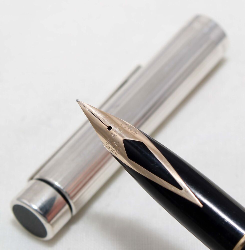 4509 Sheaffer Targa 1024 Hallmarked Sterling Silver Fountain Pen. Fine FIVE STAR Nib.