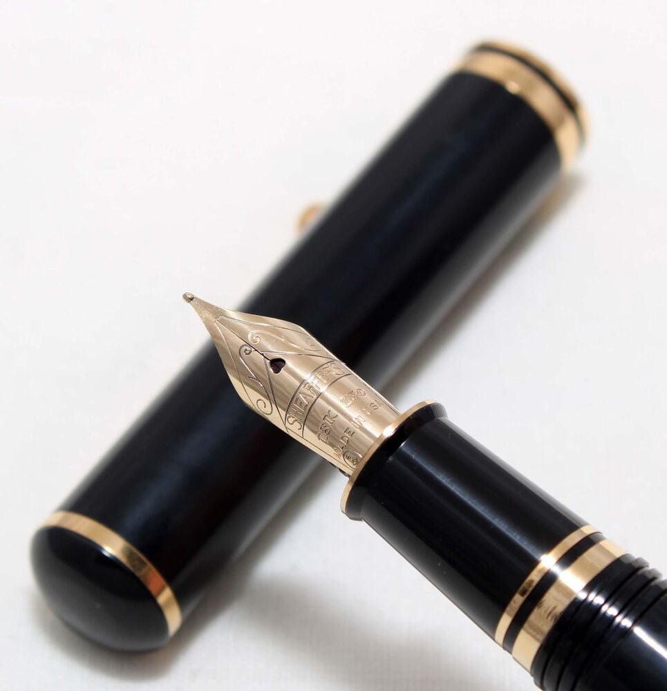 4513 Sheaffer Connaisseur Fountain Pen in Classic Black, Fine 18ct FIVE STAR Nib.