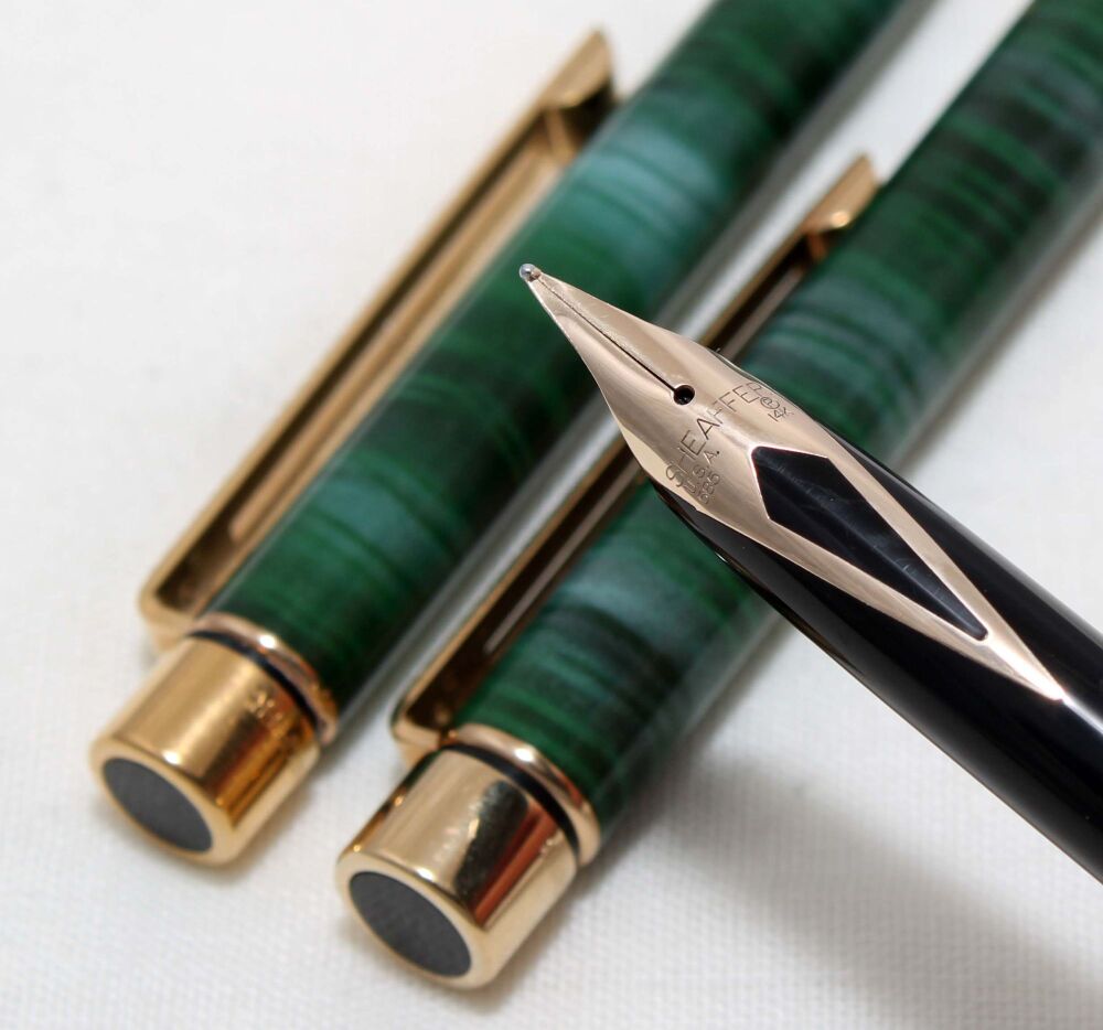 4515 Sheaffer Targa Slim 1039s Fountain Pen and Ballpen Set. Medium FIVE STAR Nib.