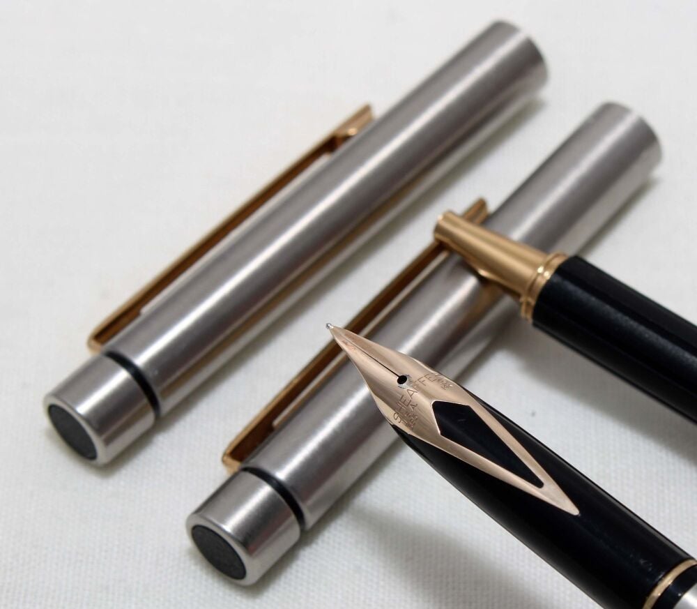 4516 Sheaffer Targa Slim 1001xgs Fountain Pen and Rollerball Set. Fine FIVE STAR Nib.