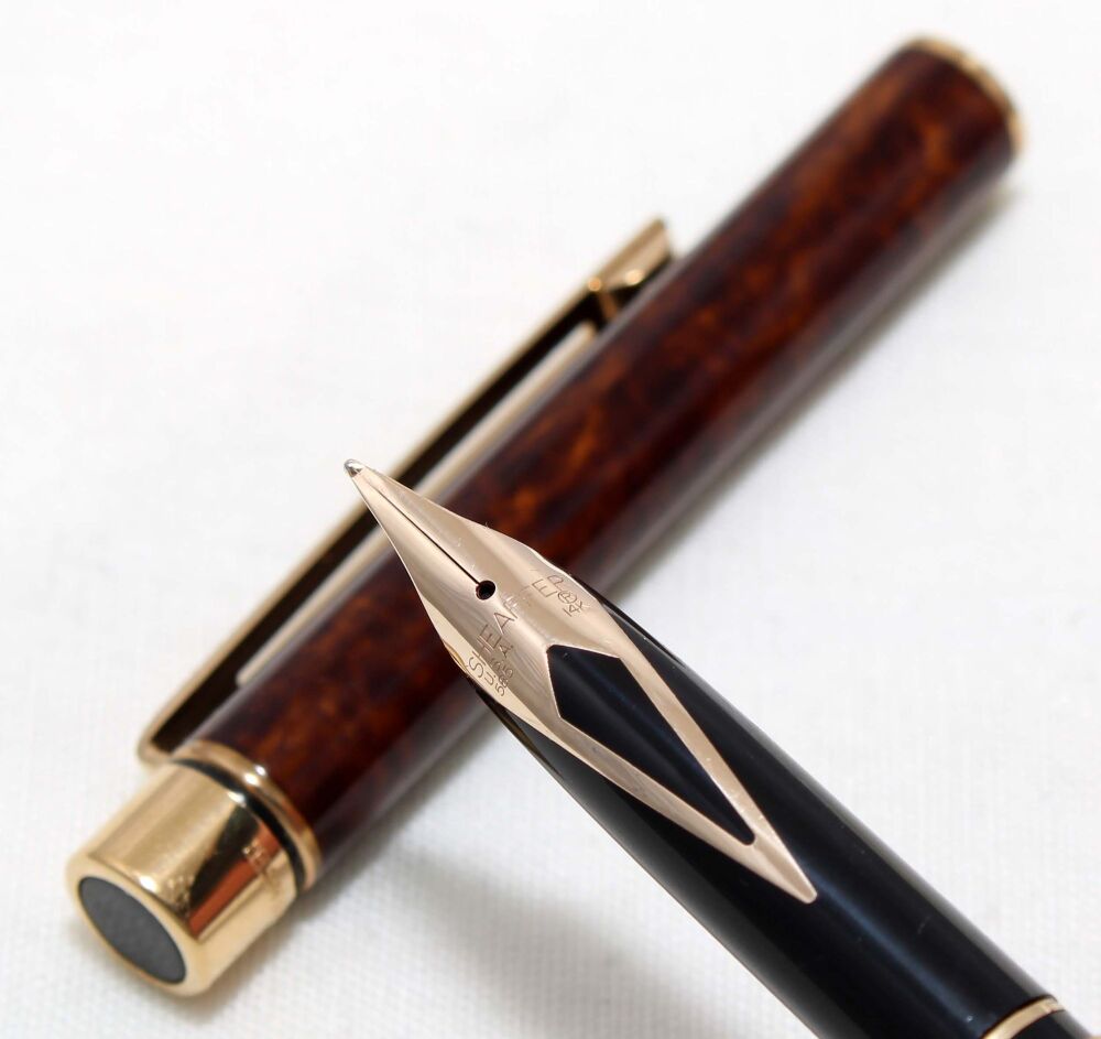 4523 Sheaffer Targa 1030S Slim Fountain Pen in Laque Thuya Ronce. Medium FIVE STAR Nib.