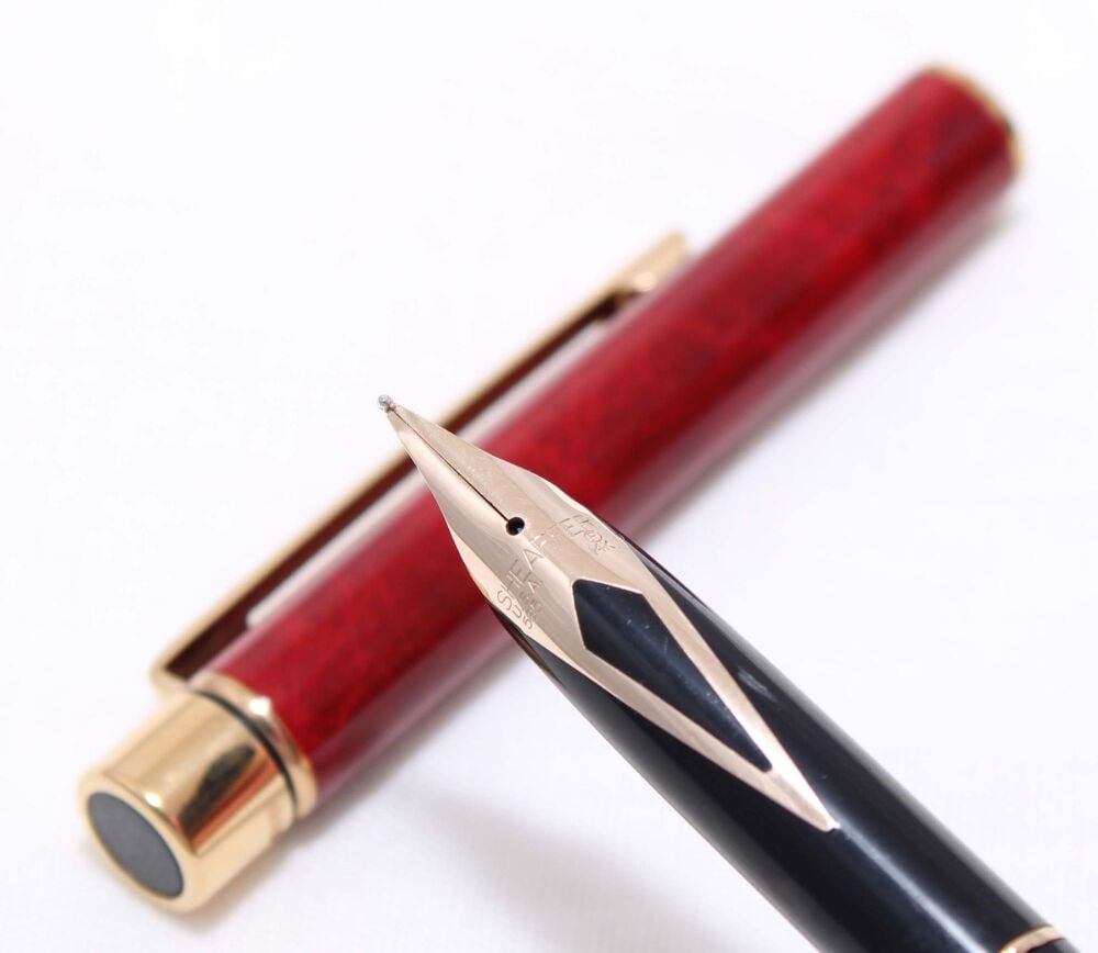 4530 Sheaffer Targa 1034s Slim fountain Pen in Red Ronce. Medium Five Star nib.