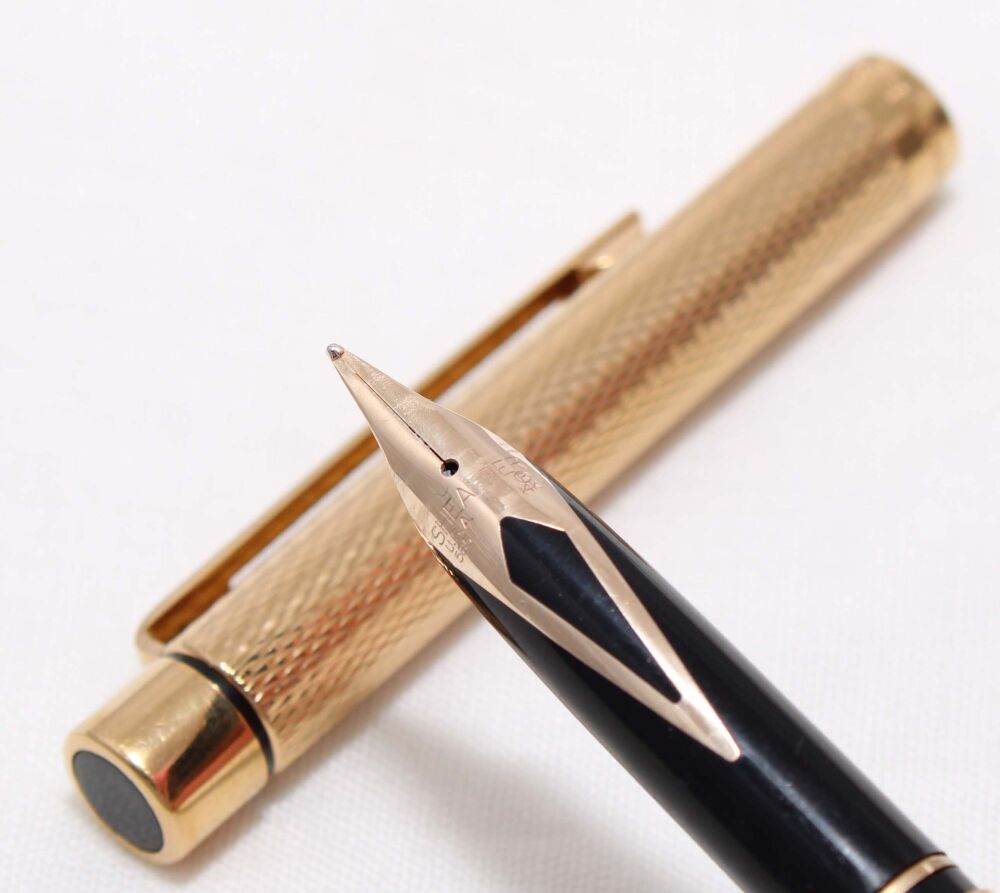 4531 Sheaffer Targa 1009s Slim Fountain Pen in Gold Plated Barleycorn. Medi