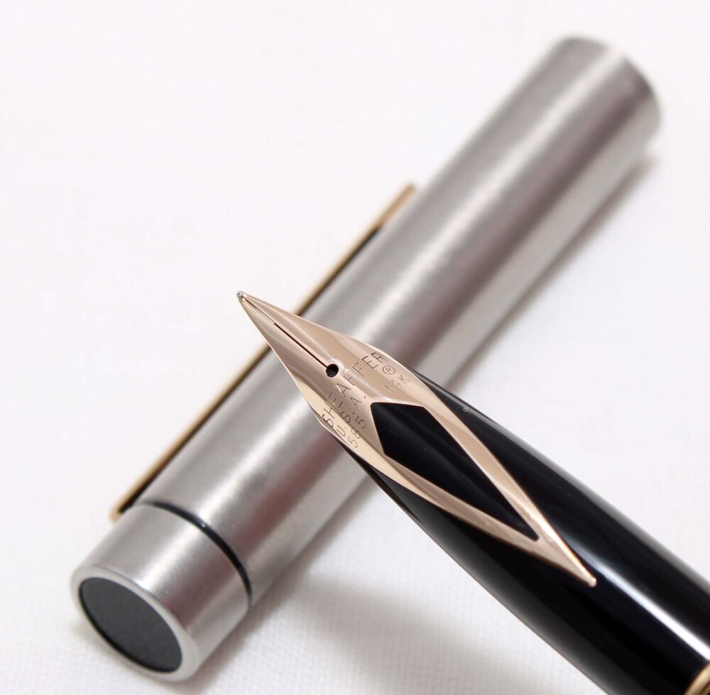 4533 Sheaffer Targa 1001 GT Fountain Pen in Brushed Chrome. Fine FIVE STAR 