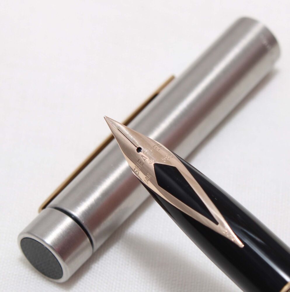 4534 Sheaffer Targa 1001 GT Fountain Pen in Brushed Chrome. Medium FIVE STAR Nib.