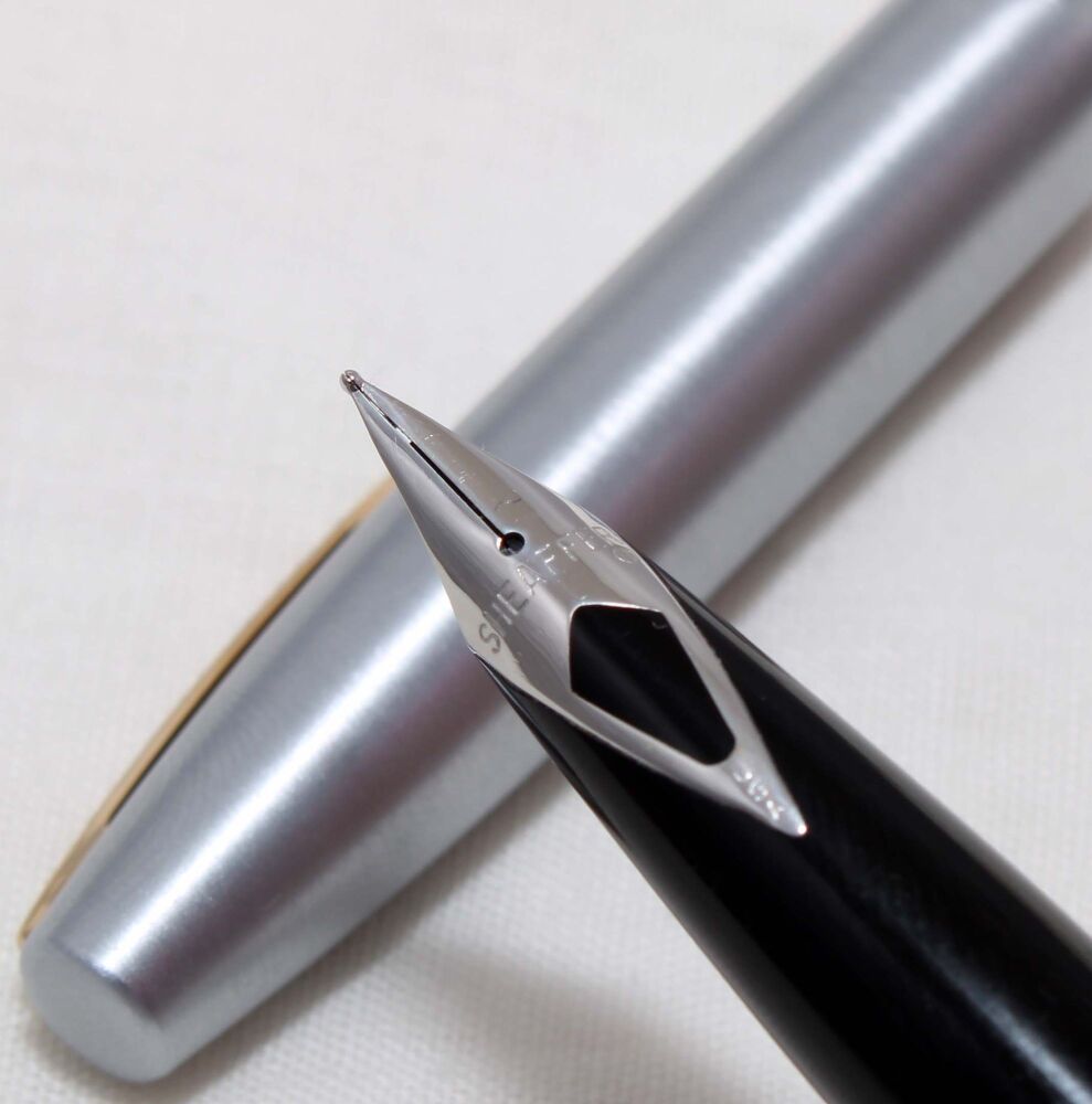 4541 Sheaffer Imperial GT Fountain Pen in Brushed Stainless Steel, Smooth Medium FIVE STAR Nib.