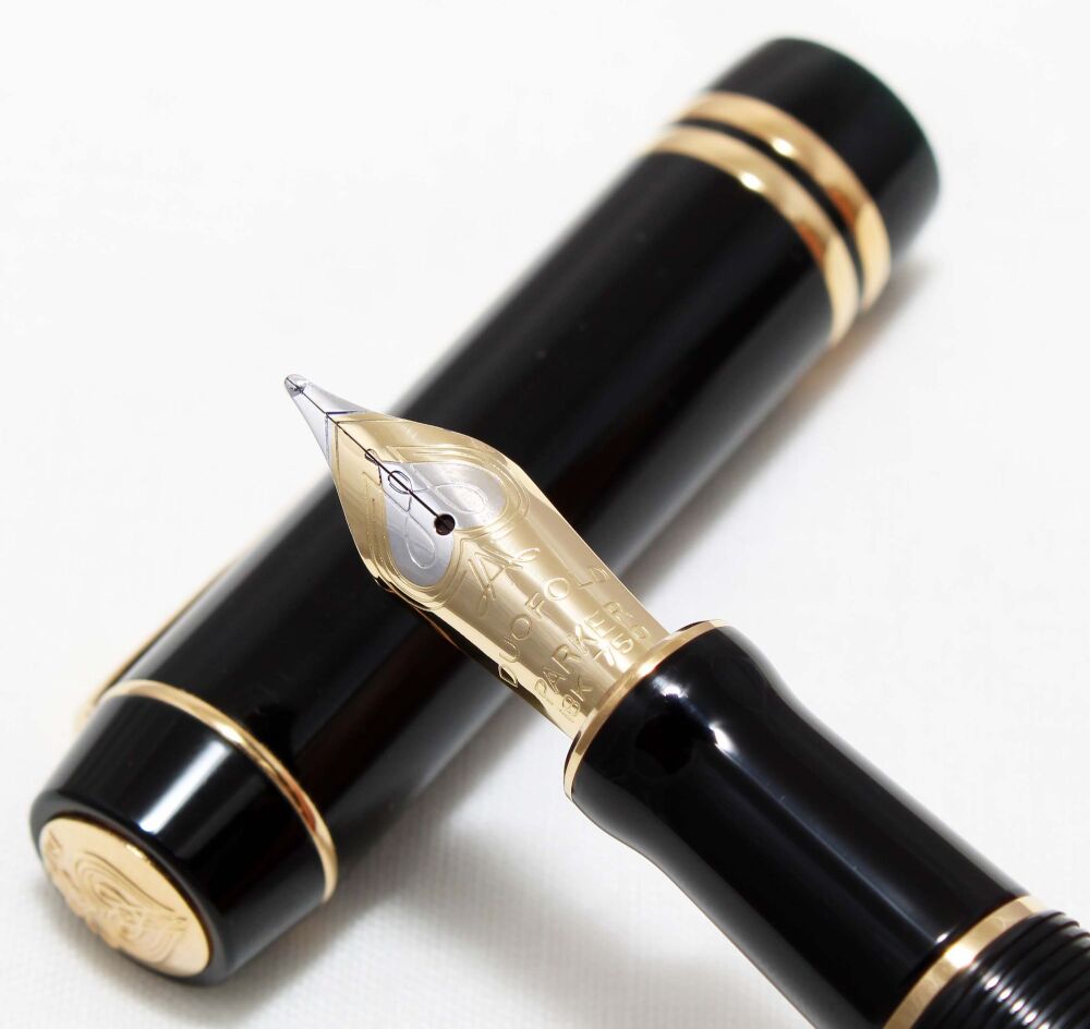 4544 Parker Duofold Centennial "Ace of Spades" Fountain Pen in Classic Black, Medium FIVE STAR Nib.