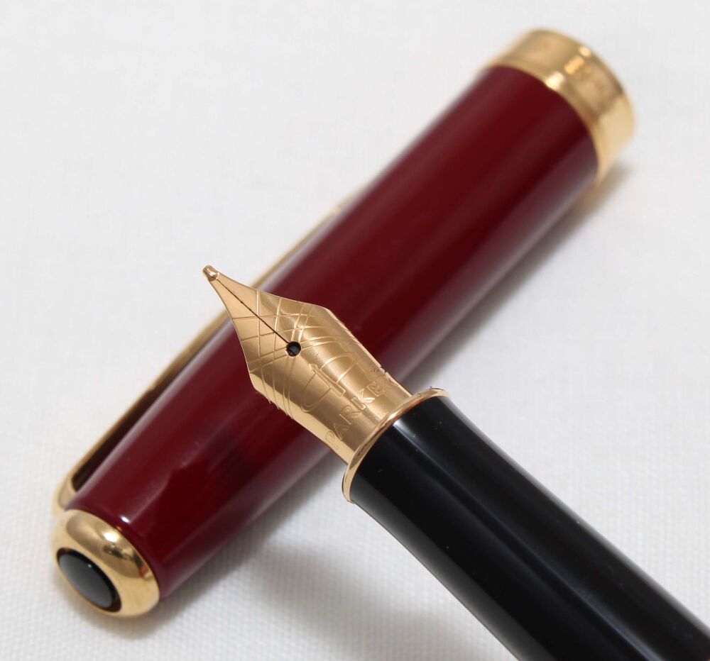 4545 Parker Sonnet Fountain Pen in Laque Deep Red. Medium FIVE STAR Nib.