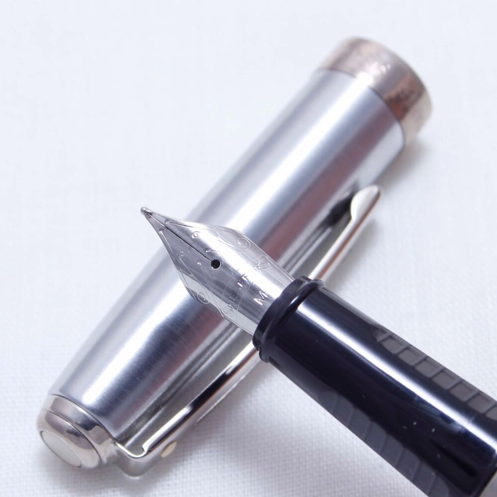 4576 Sheaffer Prelude Fountain Pen in Brushed Stainless Steel. Smooth Mediu