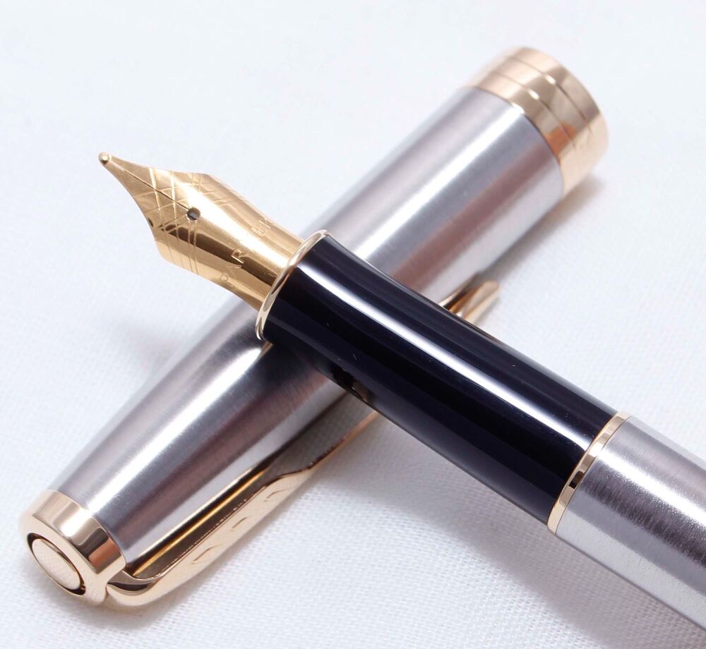 4579 Parker Sonnet II Fountain Pen inBrushed Stainless Steel with Gold Fill