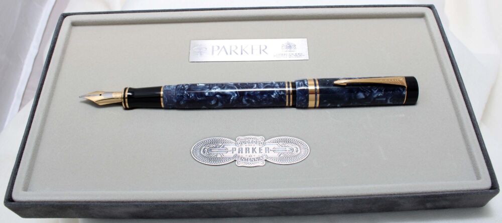4575 Parker Duofold Centennial Fountain Pen in Blue Marble, Medium 18ct FIVE STAR Nib. Mint and Boxed.
