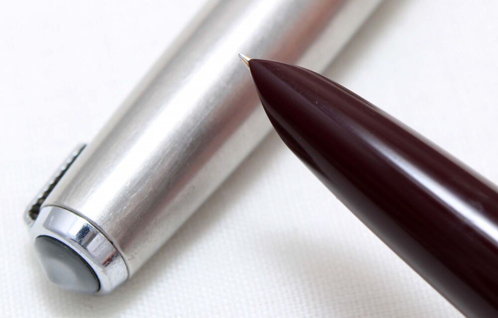 4602 Parker 51 Aerometric in Dark Burgundy with a Lustraloy Cap, Smooth Ext