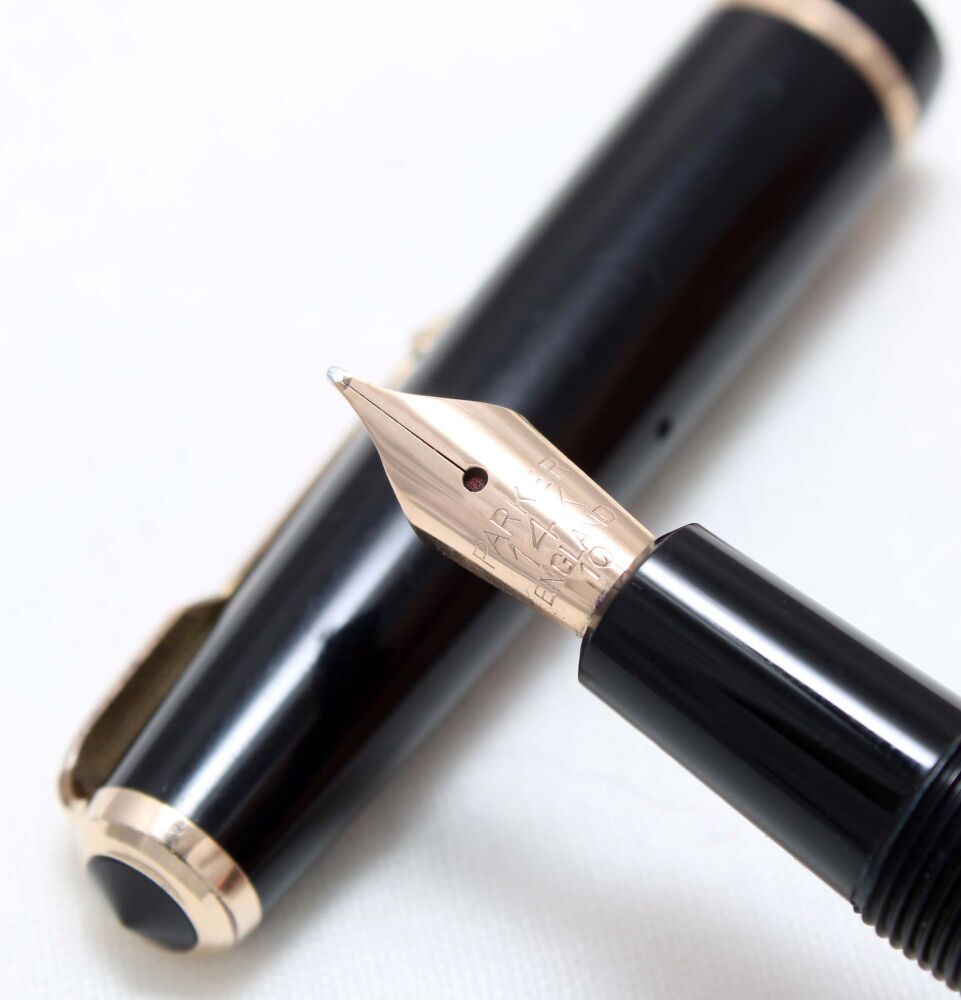 4622 Parker Duofold Junior in Black, c1965. Smooth Medium FIVE STAR Nib.