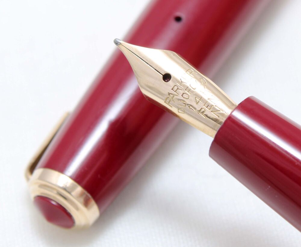 4633 Parker Duofold Demi in Burgundy, c1965. Smooth Medium FIVE STAR Nib.