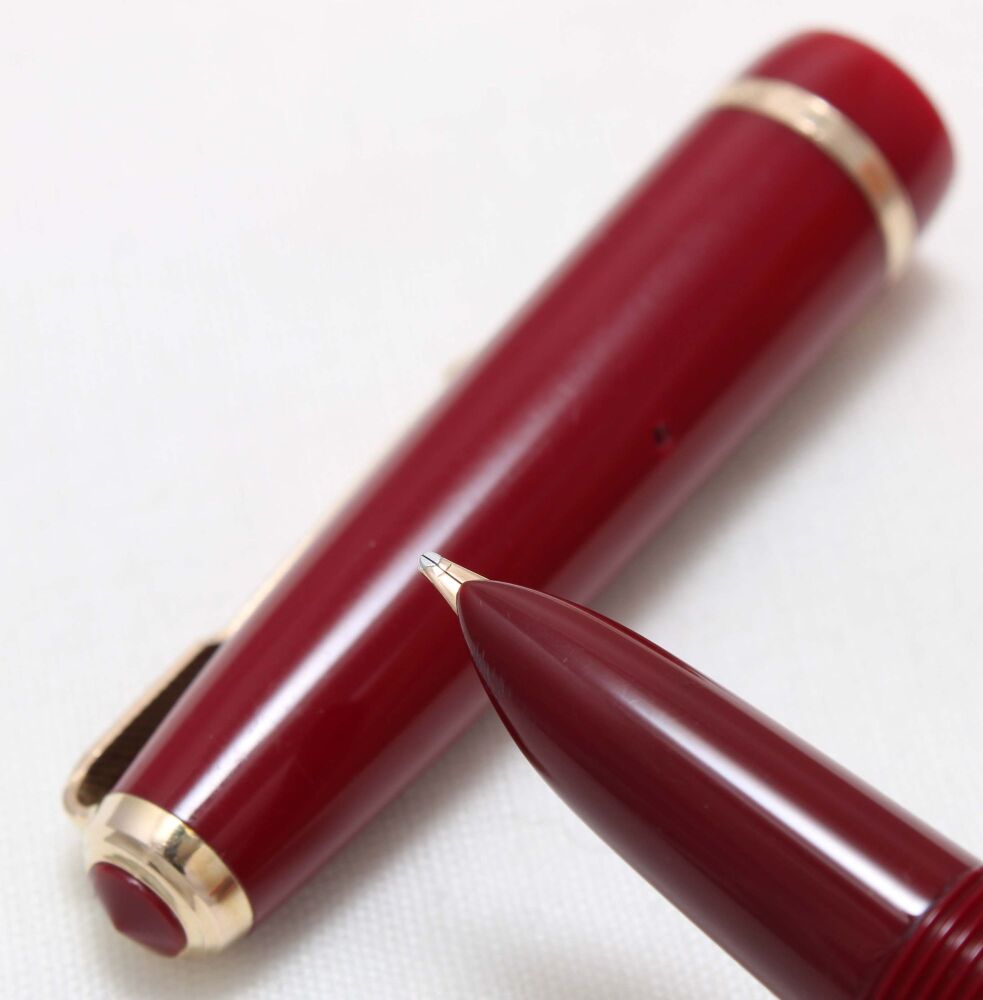 4637 Parker Duofold Lady in Burgundy, Smooth Medium FIVE STAR Nib.
