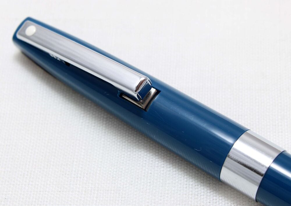 4641 Sheaffer Triumph Imperial Ballpen in Blue. Mint condition.