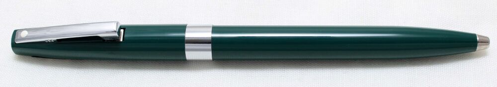 4642 Sheaffer Triumph Imperial Ballpen in Green. Mint condition.