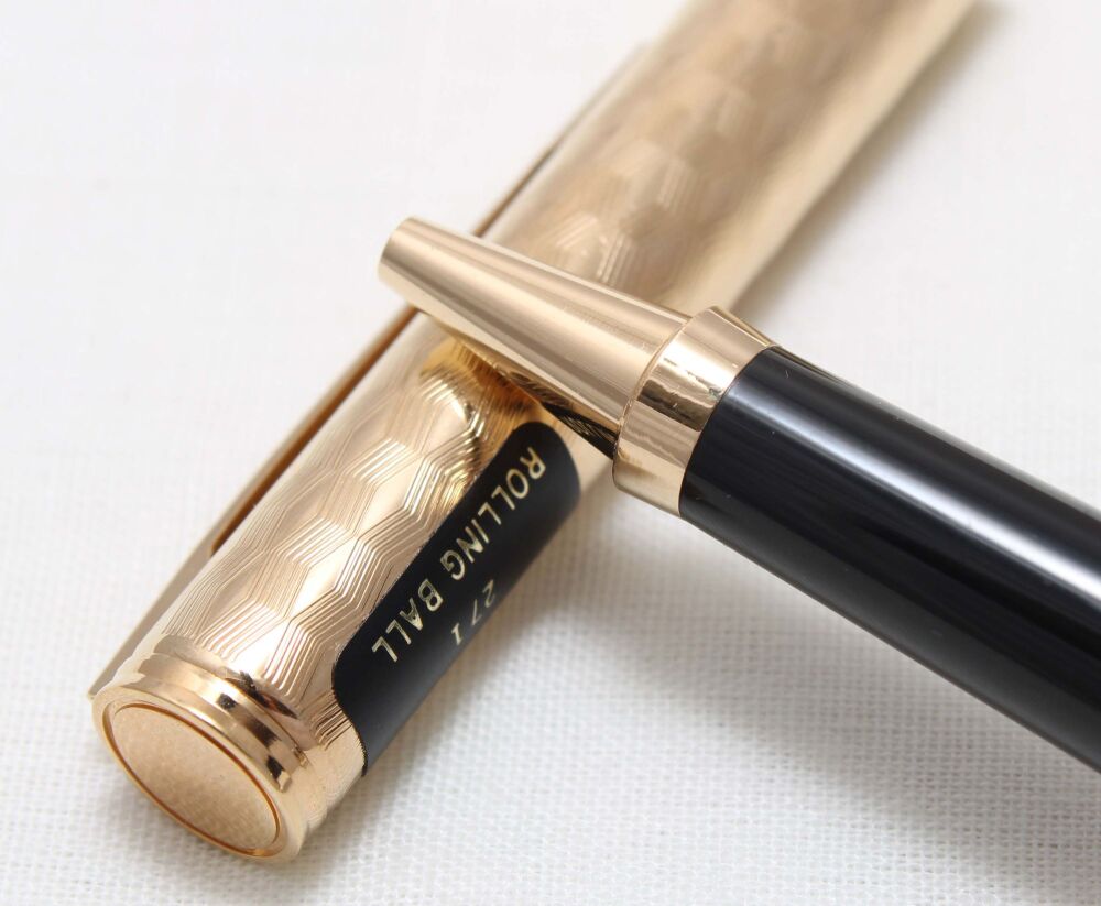4647 Sheaffer Fashion II Rollerball in Gold plate with a Diamond Cut pattern. Mint condition.