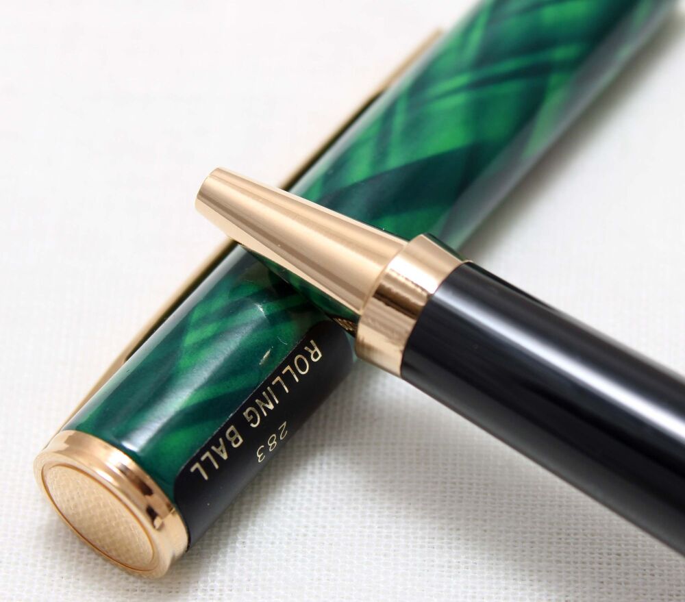 4652 Sheaffer Fashion II Rollerball in Green Tartan with Gold Filled trim. Mint condition.