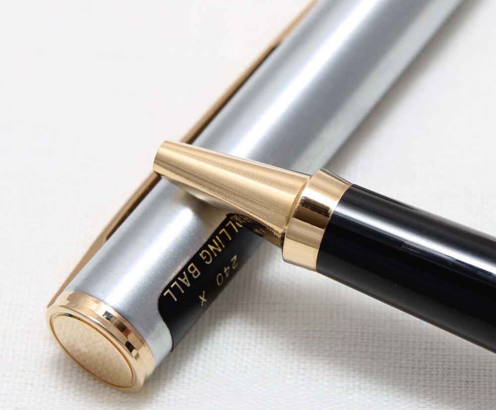 4654 Sheaffer Fashion II GT Rollerball in Brushed Stainless Steel. Mint condition.
