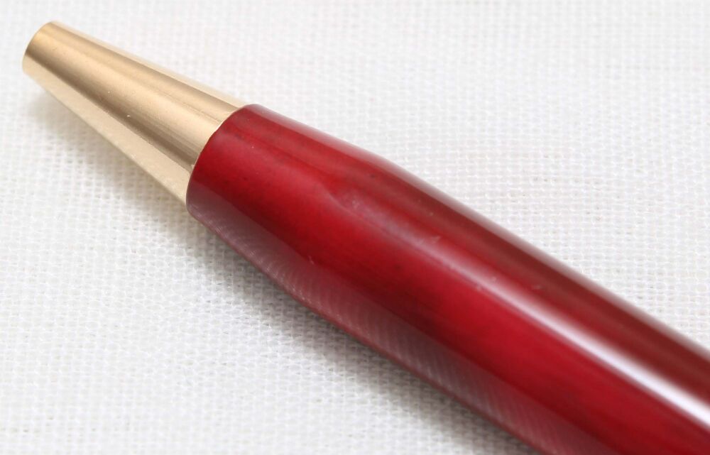4664 Sheaffer Targa Ballpen in Laque Red Marble. Mint.