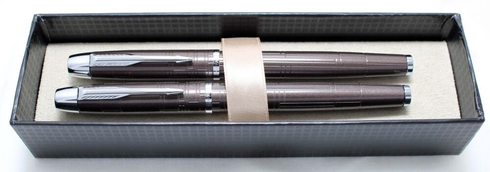 4681 Parker IM Premium Fountain Pen and Rollerball Set in Brown with Chrome