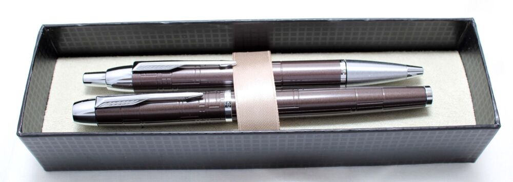 4684 Parker IM Premium Ball Pen and Rollerball Set in Brown with Chrome Trim. Brand New and Boxed.