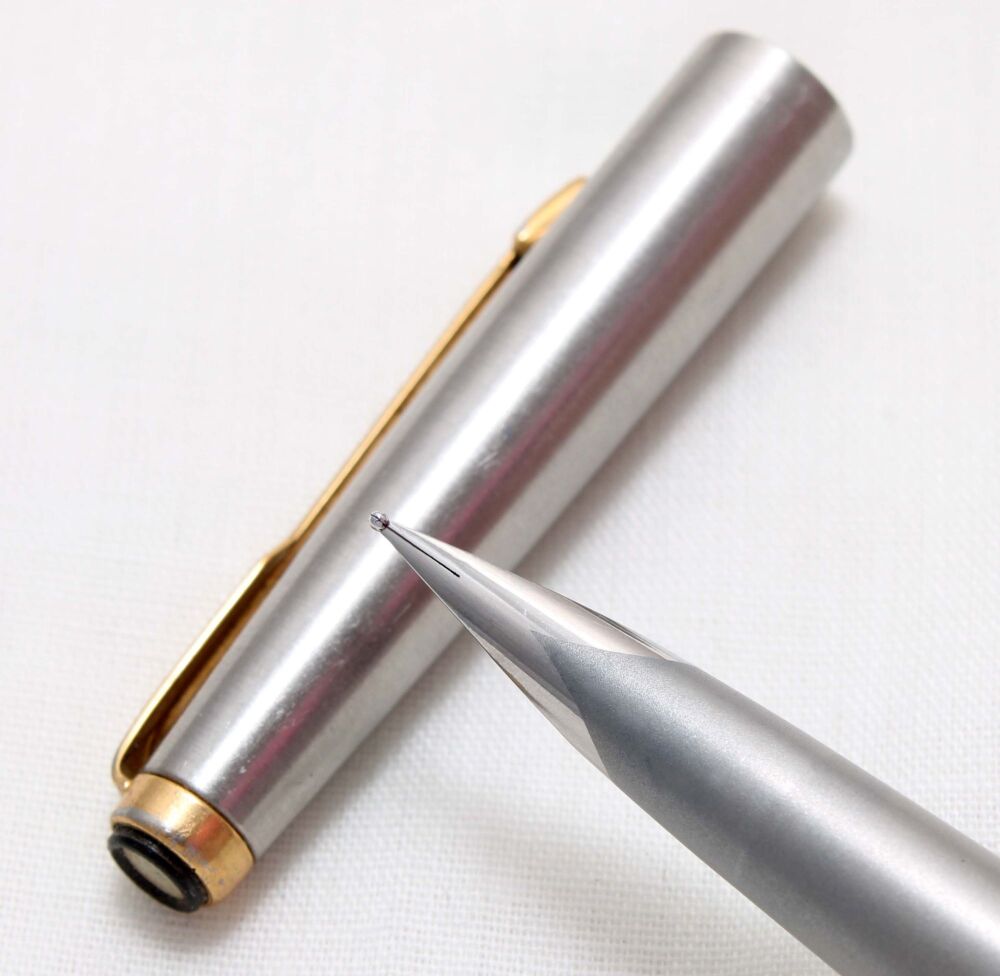 4704 Parker Falcon Fountain Pen, Finished in brushed Stainless Steel, Smoot