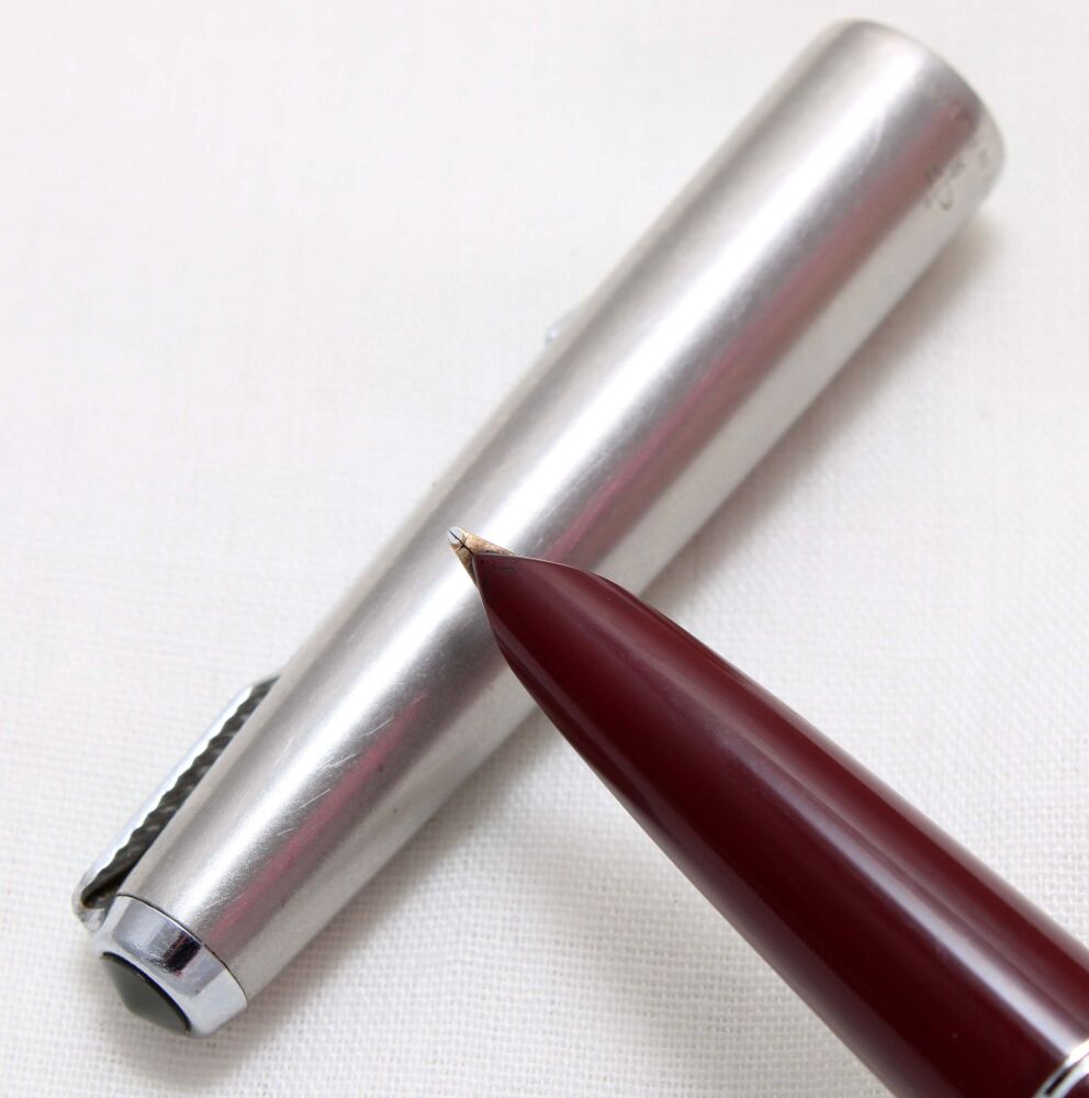 4693. Parker 51 Aerometric MkIII in Burgundy with a Lustraloy Cap, Smooth Medium FIVE STAR Nib.