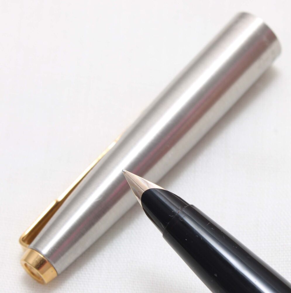 4712 Parker 45 GT Flighter in Brushed Stainless Steel. Smooth Fine FIVE STA
