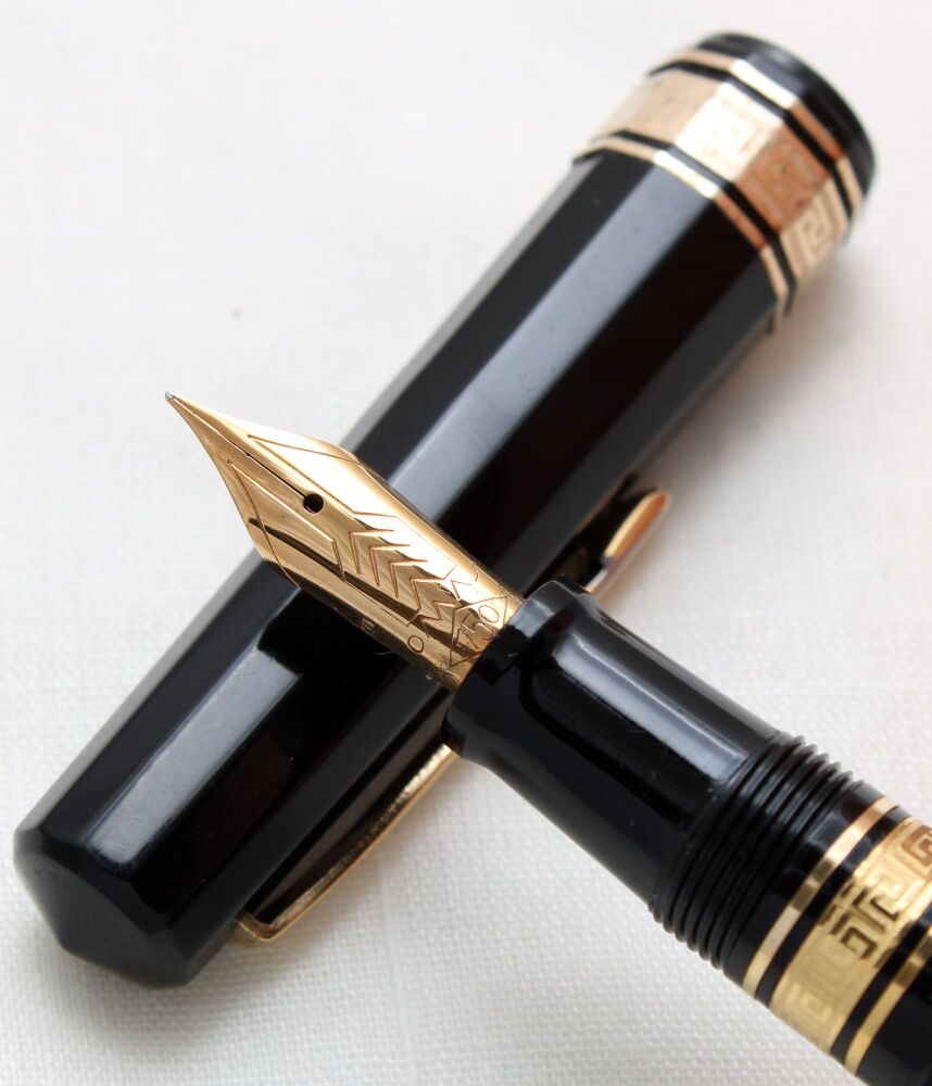 4770 Omas Extra Fountain Pen in Black Celluloid. Fine flexible 18ct FIVE ST